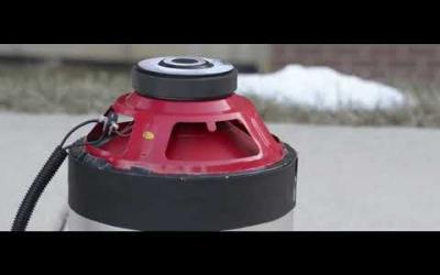 Brandje doven met een subwoofer