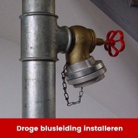 Droge blusleiding aanleggen en installeren