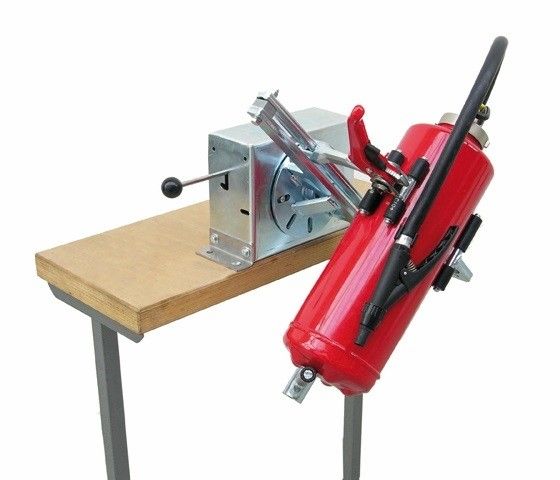 Draaibare handbediende brandblusser klem