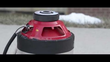 Brandje doven met een subwoofer