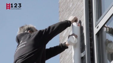 Montagevideo vluchtladder aan bedrijfspand